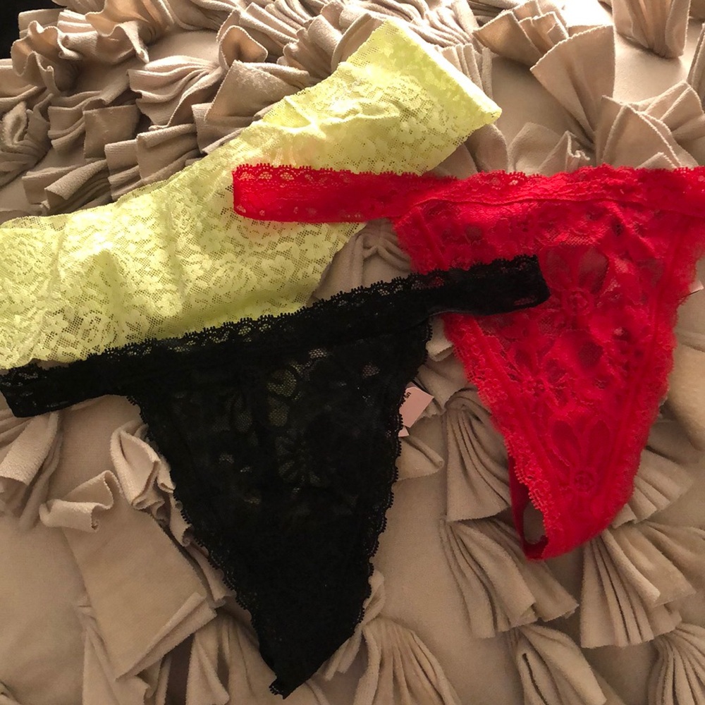 Victoria’s Secret lot of 3 🔥 Sexy Red & black String VS 1 Pink thong
